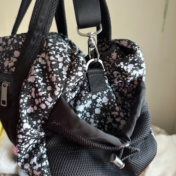 Lululemon duffle - Picture 7 of 8